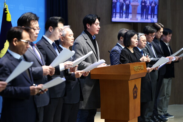 ▲ 이재명 대통령 사건 공소 취소 촉구하는 한준호 의원. /뉴시스