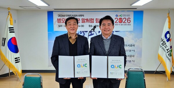 ▲ 김남규 노조위원장(좌측)과 김경수 사장(우측).