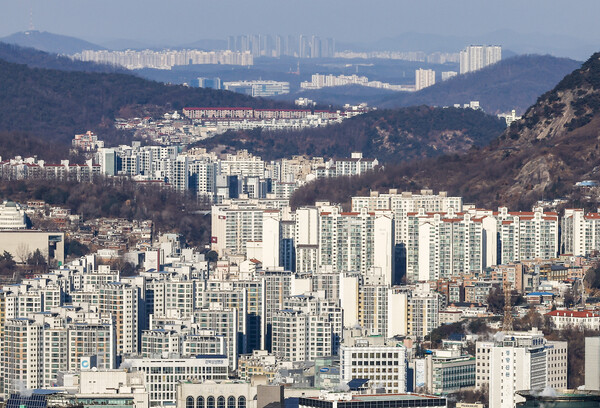 ▲ 서울 중구 남산에서 서울시내 아파트가 보이고 있다. /뉴시스