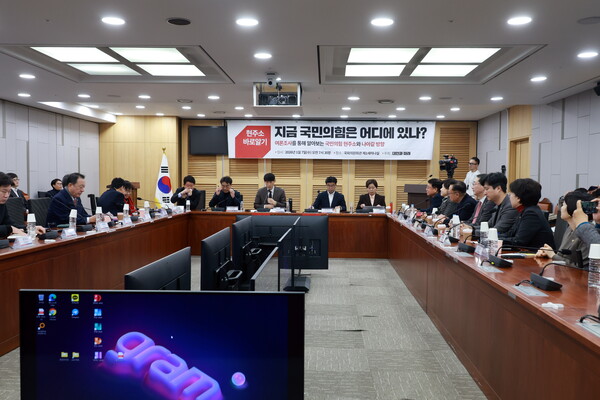 ▲ 박성민 정치컨설팅 민 대표가 7일 서울 여의도 국회 의원회관에서 열린 '지금 국민의힘은 어디에 있나? 여론조사를 통해 알아보는 국민의힘 현주소와 나아갈 방향' 토론회에서 발언하고 있다.  /뉴시스