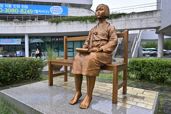 ▲ 서구청 앞 평화의 소녀상. /뉴시스