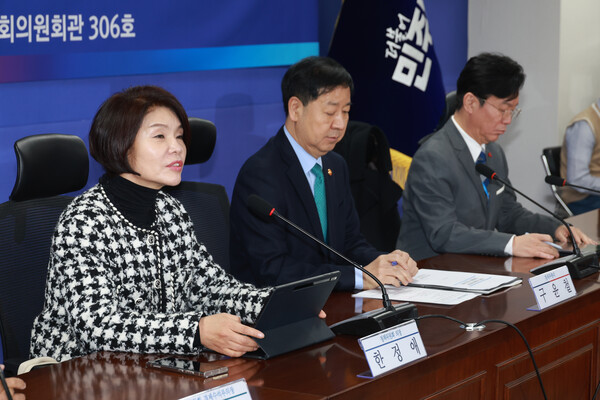 ▲ 한정애 더불어민주당 정책위의장이 7일 서울 여의도 국회 의원회관에서 열린 2026년 경제성장전략 당정협의에서 인사말을 하고 있다. /뉴시스