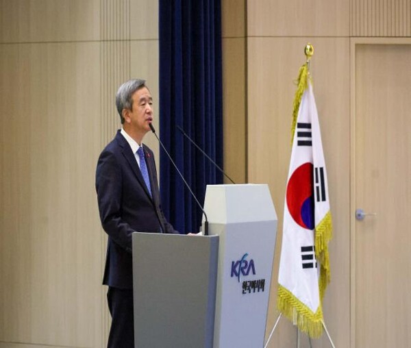 ▲ 2026년 시무식서 인사말 전하는 정기환 회장.