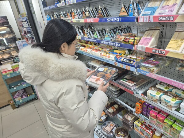 ▲ 아동급식카드 사용 사진.