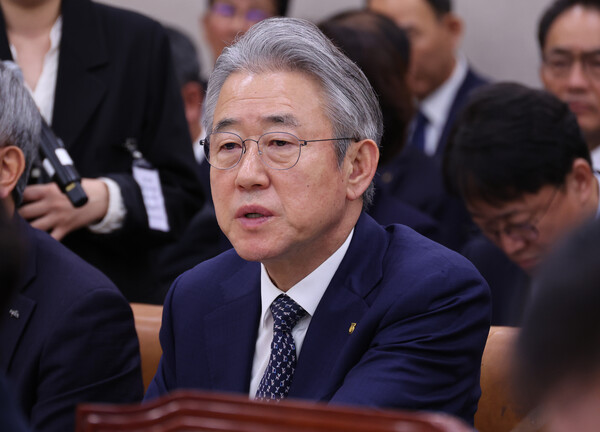 ▲ 질의에 답하는 강호동 농협중앙회장. /뉴시스