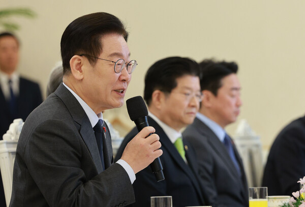 ▲ 이재명 대통령이 12일 청와대 본관에서 열린 종교 지도자 초청 오찬 간담회에서 발언하고 있다. /뉴시스