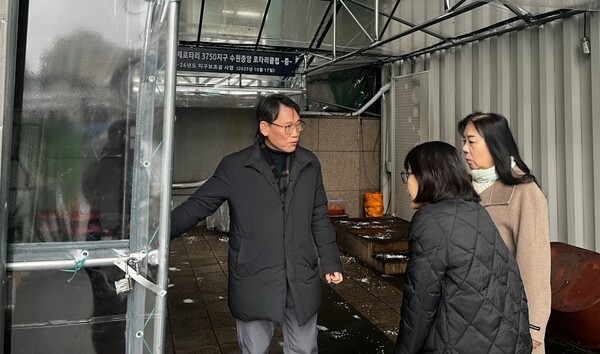 ▲ 정순화 사회복지과장 관내 사회복지시설 현장 방문 모습.