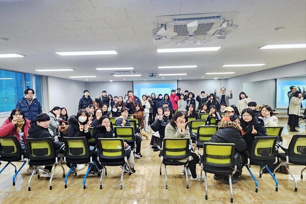 ▲ ‘청소년방과후아카데미 신입생 입학식’ 단체사진.