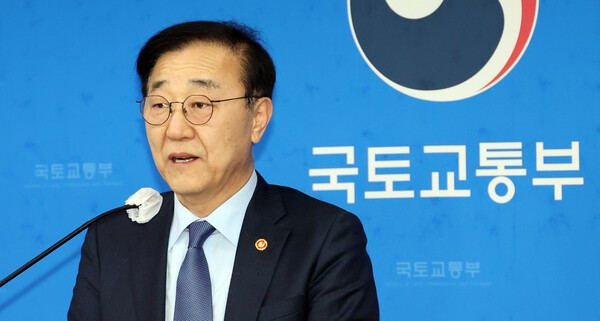 ▲ 김윤덕 국토교통부 장관이 12일 세종시 정부세종청사에서 열린 신년 기자간담회에서 2026년 주요 추진과제 등을 설명하고 있다. /뉴시스