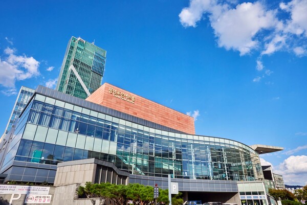 ▲ 용인포은아트홀 전경.