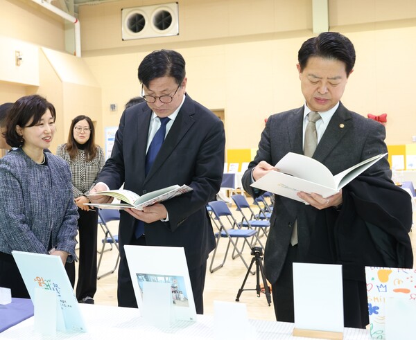 ▲ 도성훈 교육감, 김영호 국회 교육위원장과 읽걷쓰 우수 유치원 방문 모습.