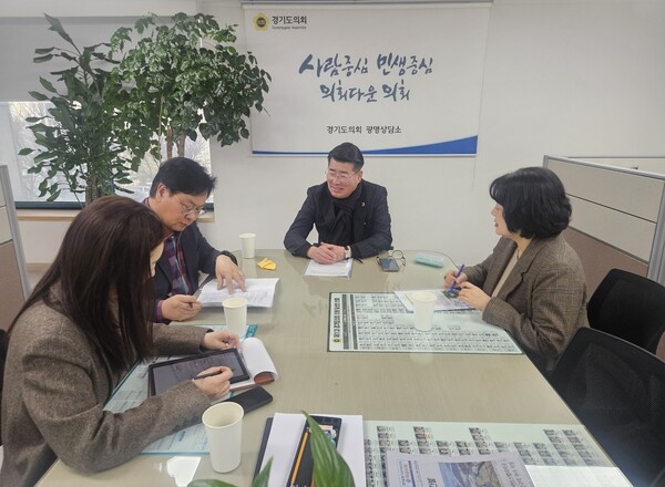 ▲ 유종상 의원, 광명시흥 첨단산업단지 안서초등학교 존치문제 논의 모습.