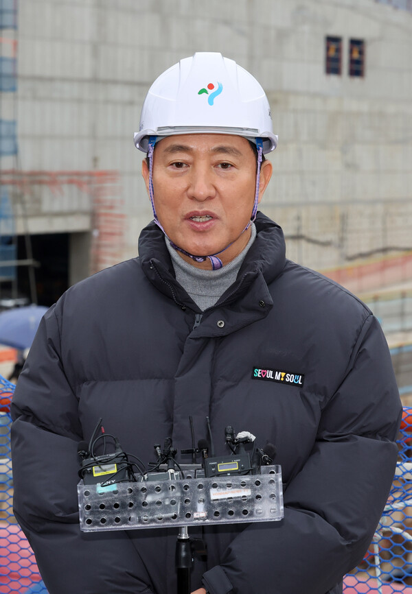 ▲ 오세훈 서울시장이 12일 오후 서울 노원구 광운대역 물류부지 개발 사업 현장에서 발언하고 있다. /뉴시스
