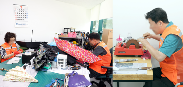 ▲ '동작 맥가이버센터' 근무자들이 우산 수리와 칼갈이를 하고 있는 모습.