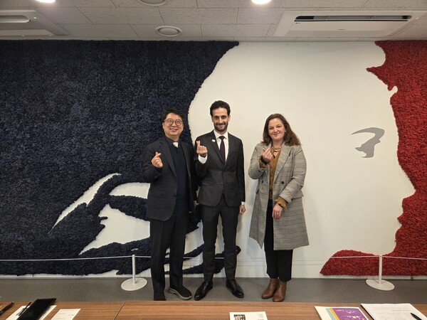 ▲ 용인교육지원청, 주한프랑스대사관 방문 기념촬영.