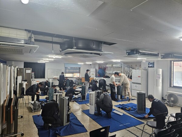 ▲ 취업연계 프로그램 ‘냉난방기 AS수리 전문기술’ 교육 모습.