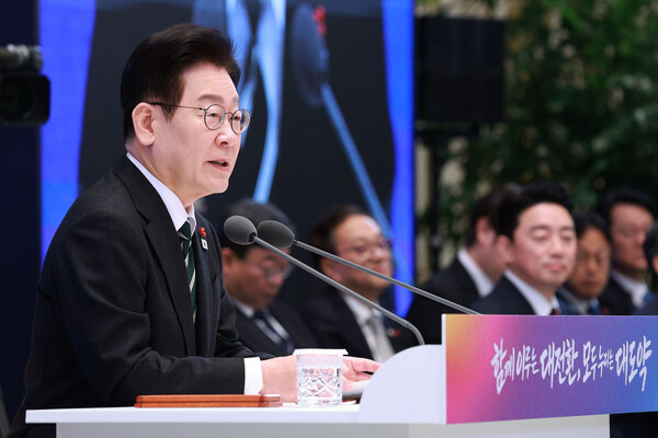 ▲ 이재명 대통령이 21일 청와대 영빈관에서 열린 2026년 신년 기자회견에서 발언하고 있다. /뉴시스