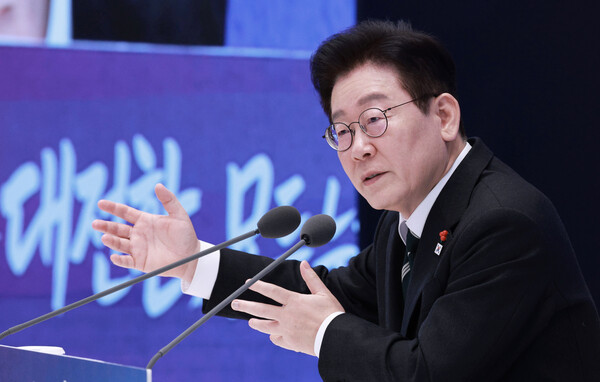 ▲ 이재명 대통령이 21일 청와대 영빈관에서 열린 2026년 신년 기자회견에서 발언하고 있다. /뉴시스