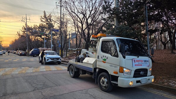 ▲ 불법 주정차 집중 계도.