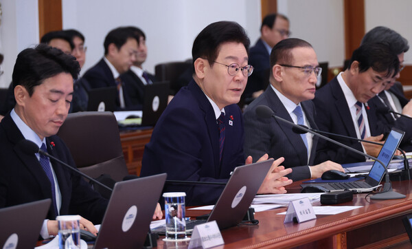 ▲ 이재명 대통령이 22일 청와대에서 열린 수석보좌관회의에서 발언하고 있다. /뉴시스