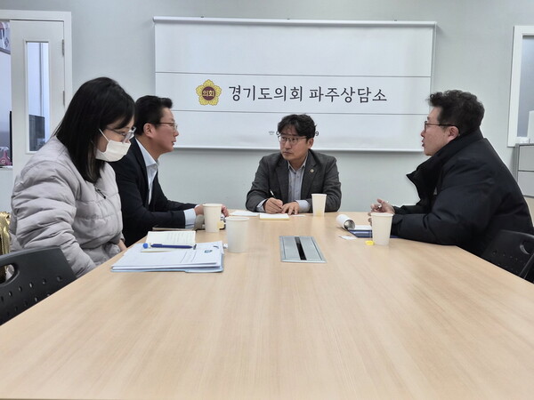 ▲ 파주시청 체육과 관계자들과 정담회 가지는 경기도의회 조성환 의원.