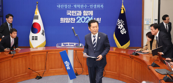 ▲ 기자회견 마친 정청래 대표. /뉴시스