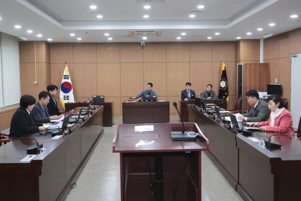 ▲ 제258회 이천시의회 제2차 정례회 폐회 중 제1차 의회 운영위원회.