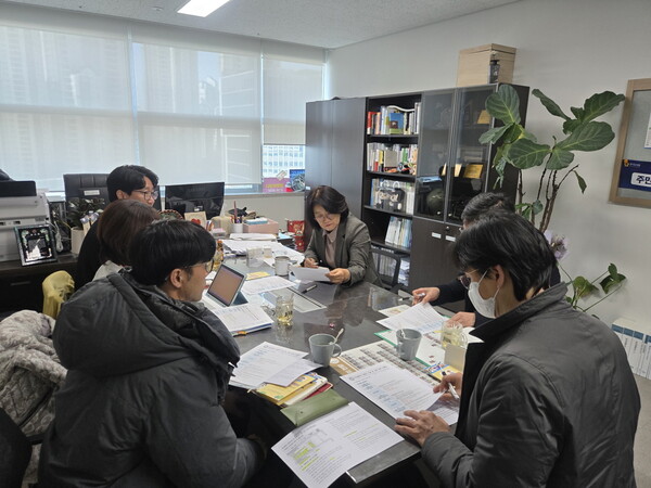 ▲ 신미숙 의원, 학교폭력 피해지원 제도 점검 모습.