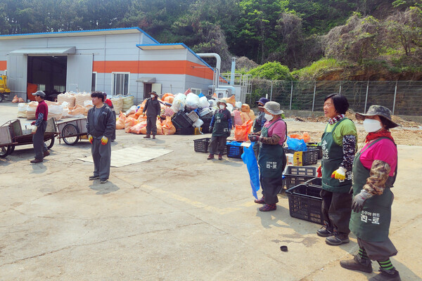 ▲ 2026년 옹진군 마을개선주민일자리사업 추진 모습.