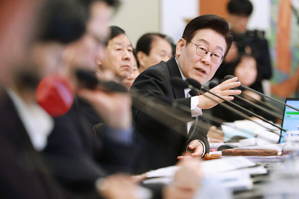 ▲ 이재명 대통령이 27일 청와대에서 열린 국무회의에서 발언하고 있다. /뉴시스