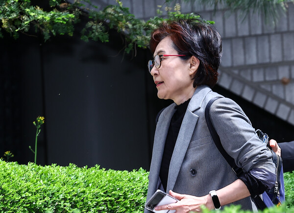 ▲ 조현옥 전 청와대 인사수석비서관이 지난 2024년 4월 29일 서울 서초구 서울중앙지법에서 열린 문재인 정부의 '산업부 블랙리스트' 의혹 직권남용 혐의 관련 1차 공판에 출석하고 있다. /뉴시스