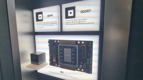 ▲ 삼성전자가 28일 경주엑스포대공원에 조성된 'K-테크 쇼케이스'에서 HBM4 제품을 전시했다. /뉴시스