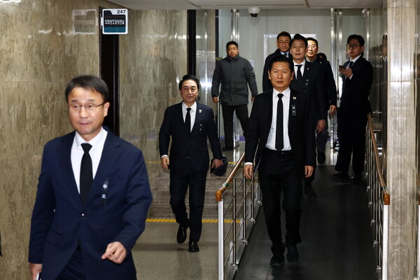 ▲ 정청래 더불어민주당 대표가 29일 오후 서울 여의도 국회에서 열린 의원총회에 참석하고 있다. /뉴시스