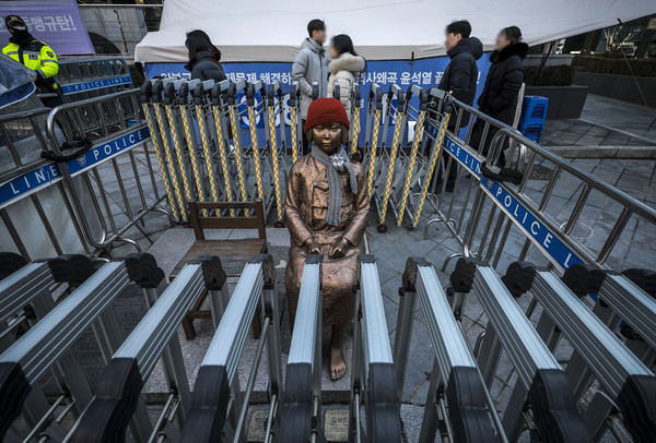 ▲ 서울 종로구 옛 일본대사관 인근 평화의 소녀상. /뉴시스