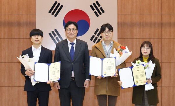 ▲ 도성훈 인천시교육감, 위급 상황서 인명 구한 '응급처치 실천 유공자' 표창 수여식.