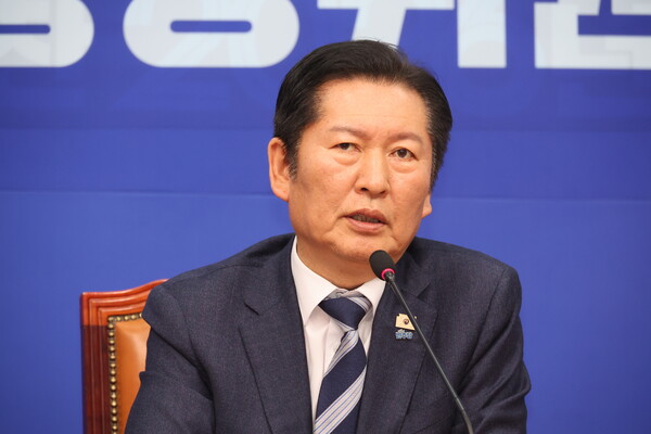 ▲ 1인 1표제 가결 기자회견하는 정청래 대표. /뉴시스