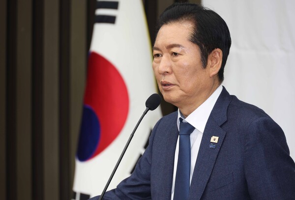 ▲ 정청래 더불어민주당 대표가 15일 오전 서울 여의도 국회에서 열린 의원총회에서 발언을 하고 있다. /뉴시스