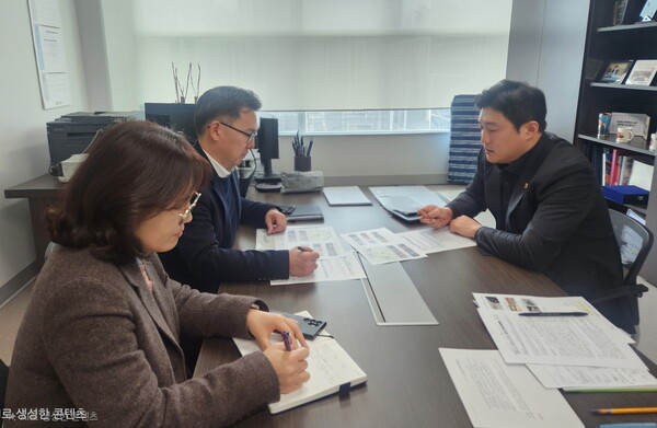 ▲ 이상원 의원, 경력단절 여성 재취업 지원 강화 위해 경기도일자리재단과 간담회 개최 모습.