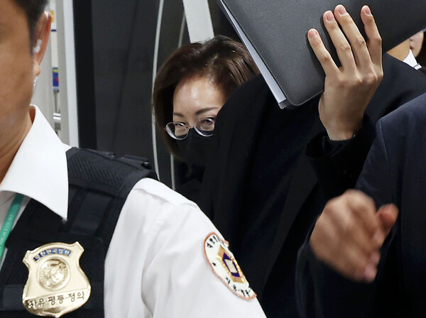 ▲ 박희영 용산구청장이 지난해 8월 28일 오후 서울 서초구 서울고등법원에서 열린 이태원 참사 용산구청장 업무상과실치사 등 혐의 관련 항소심 3차 공판에 출석하고 있다. /뉴시스