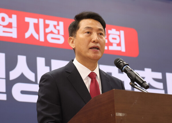 ▲ 시내버스 필수공익사업 지정 토론회 인사말하는 오세훈. /뉴시스