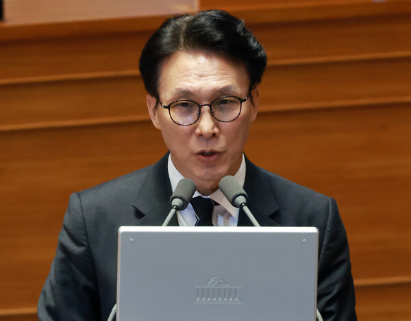 ▲ 의원 질의에 답하는 김민석 총리. /뉴시스