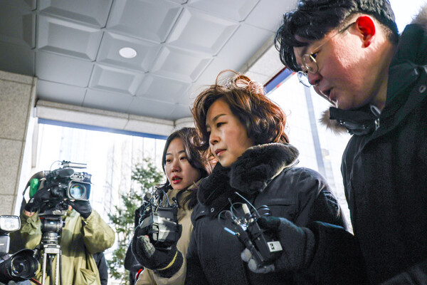 ▲ 공천 헌금 의혹을 받는 김경 전 서울시의원이 지난 1월 29일 서울 마포구 공공범죄수사대에서 경찰 조사를 받기위해 출석하고 있다. /뉴시스