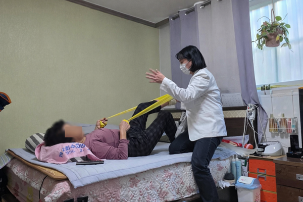 ▲ ‘장수누리터’ 방문건강관리 서비스.