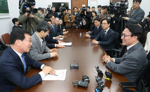 ▲ 행정통합 의결 앞둔 행안위 찾은 김민석 총리. /뉴시스