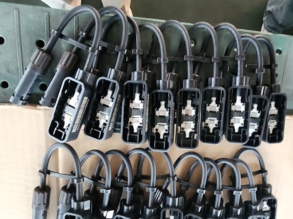 ▲ 중국산 태양광 정션박스 적발사진. (사진=인천본부세관 제공)