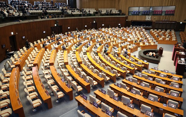 ▲ 국민의힘 보이콧 속에 본회의 가결되는 법안들. /뉴시스