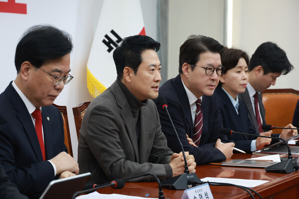 ▲ 장동혁 국민의힘 대표가 19일 서울 여의도 국회에서 열린 최고위원회의에서 발언하고 있다. /뉴시스