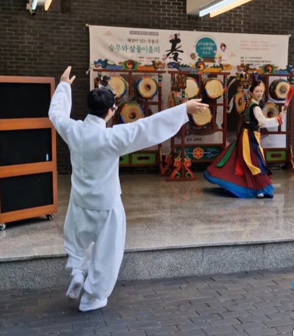 ▲ 승무살풀이 사진.