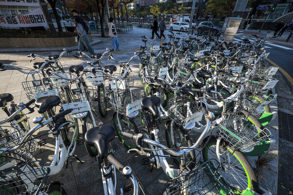 ▲ 서울시내 따릉이 대여소에 자전거가 세워져 있는 모습. /뉴시스