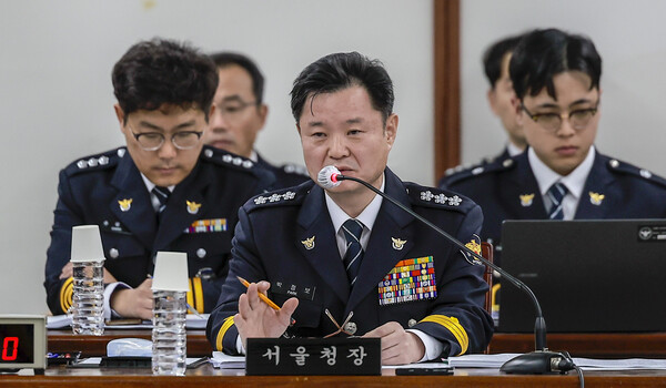 ▲ 박정보 서울경찰청장이 지난해 서울 종로구 서울경찰청에서 열린 국회 행정안전위원회의 서울경찰청에 대한 국정감사에서 질의에 답하고 있다. /뉴시스